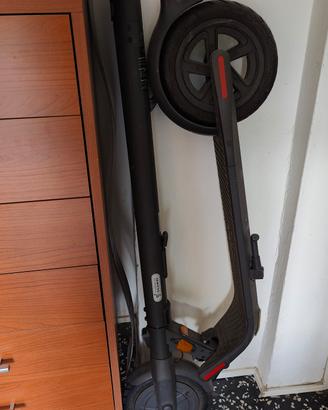 monopattino elettrico ninebot e22e