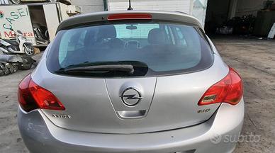 OPEL ASTRA 2013 - PORTELLONE POSTERIORE