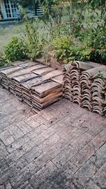 Tegole piane e coppi in cotto antichi