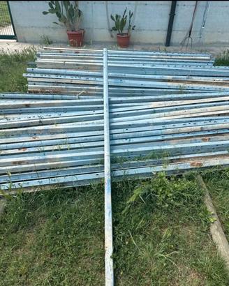Pali in ferro zincati con asole esterne (1 pz 3€ )