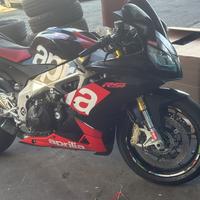 Aprilia Tuono 1000 trasformata in RS V4