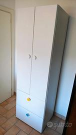 Armadio cameretta IKEA con due ante e due cassetti