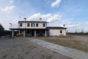 Villa di 237 m² con 4 locali e box auto doppio a B