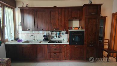 Cucina di Mobilificio con Elettrodomestici 