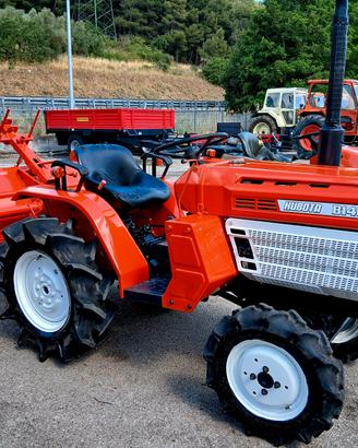 TRATTORE KUBOTA MODELLO  B1004