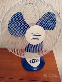 ventilatore funzionante bianco e blu 