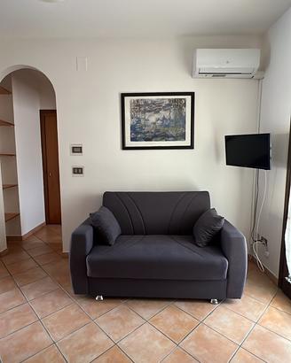 Da oggi, anche per week end, di fronte al mare