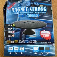 Antenna digitale terrestre con base magnetica