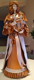 Dama in terracotta dipinta oro e argento 