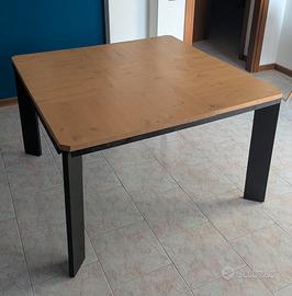 Tavolo quadrato apribile artigianale in legno