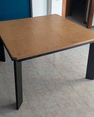 Tavolo quadrato apribile artigianale in legno