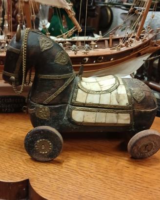 cavallo in legno 