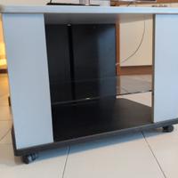 mobile tv e sedia
