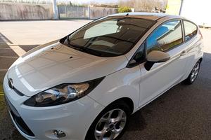 Ford Fiesta 1.2 benzina neopatentati