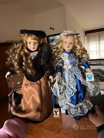 Coppia di bambole con letto in ferro battuto