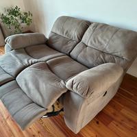 Divano 2 posti con alzata gambe ellettriche