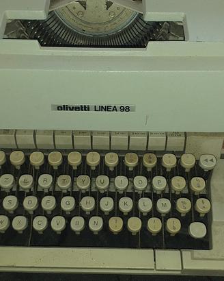 Macchina da scricere olivetti