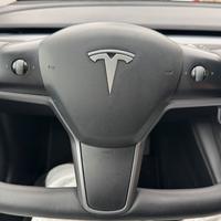 Volante tesla model 3