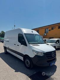 0697 FURGONE MERCEDES SPRINTER 2020