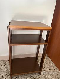 Mobile piccolo di legno marrone
