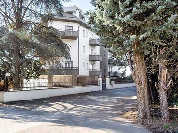 Appartamento di 150 m² con 5 locali e box auto a V
