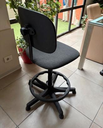 Tavolo da disegno con sgabello