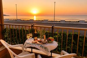 Fronte mare. Tramonti e relax