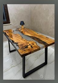 tavolo legno resina 