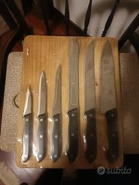 set coltelli e tagliere legno