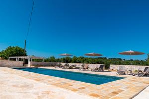 Villa con piscina Ostuni