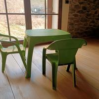 tavolo in plastica da giardino x bambini+ 2 sedie