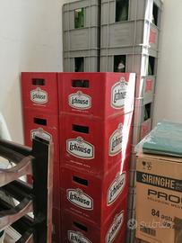 Casse di birra e acqua