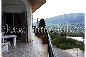 Appartamento di 145 m² con 3 locali e posto auto a