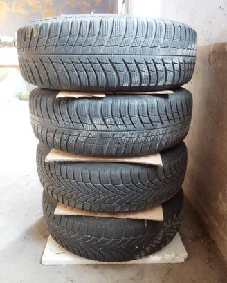 4 gomme invernali su cerchi per golf 7 e simili