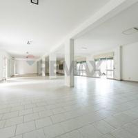 Ampio Locale Commerciale in Zona Strategica