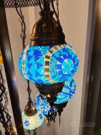Lampada con piedistallo e tessere vetro
