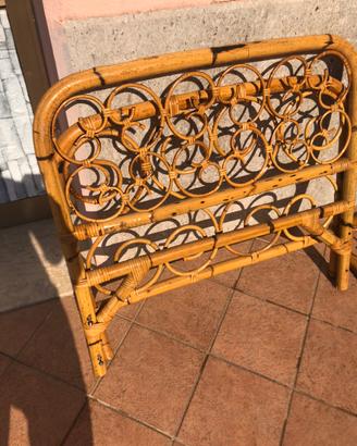 Splendida coppia di letti con mobiletti in bamboo