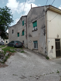 Rusti casa affiancata