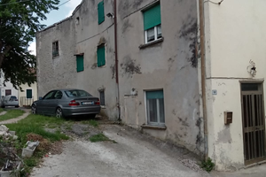 Rusti casa affiancata