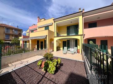 VILLA A SCHIERA A LOANO