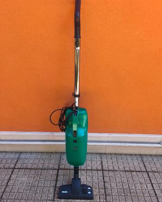 ASPIRAPOLVERE MIELE VERTICALE 