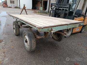 rimorchietto a 2 assi con pianale in legno
