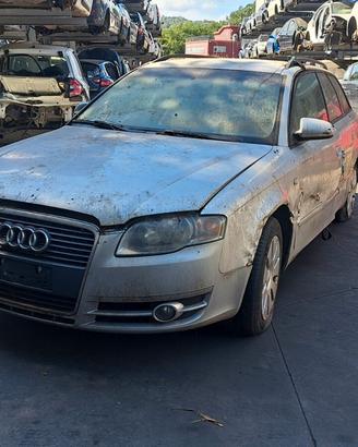 AUDI A4 2005 SOLO PER RICAMBI