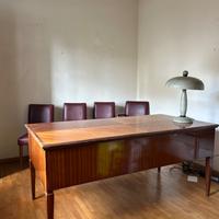 Scrivania e mobile ufficio