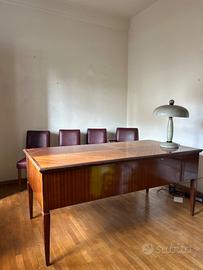 Scrivania e mobile ufficio