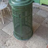 Bidone pattumiera verde per giardino