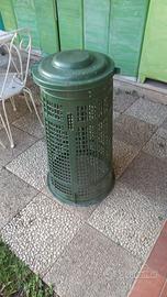 Bidone pattumiera verde per giardino