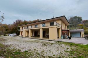 Prestigiosa villa singola immersa nel verde