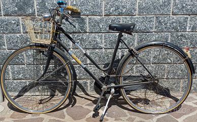 Biciclette da città da restaurare