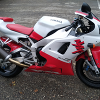 Yamaha R1 98 sella rossa